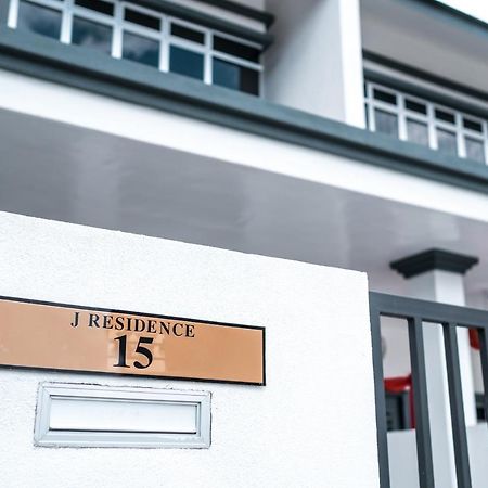 J Residence バンティング エクステリア 写真